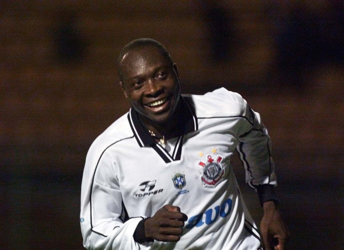 Ídolo do Corinthians, Freddy Rincón sofre acidente de carro na Colômbia; veja vídeo