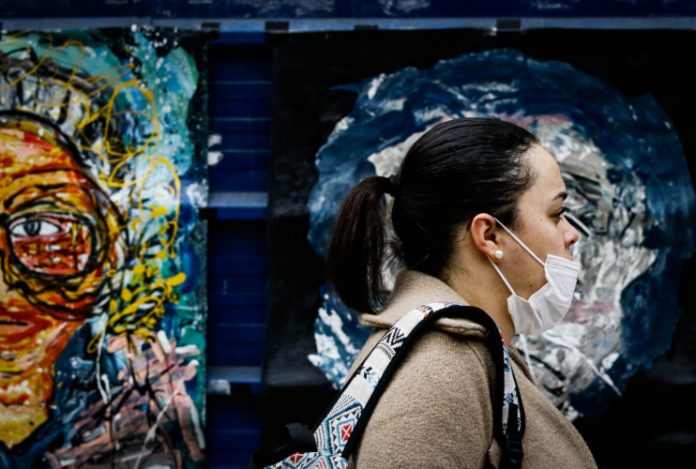 Brasil registra menor média móvel de mortes por Covid-19 desde janeiro