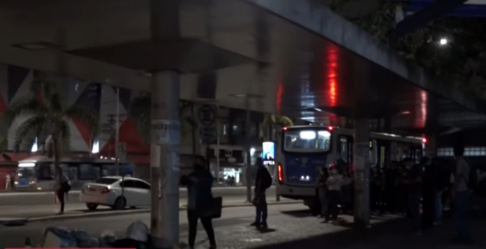 Bairro da Zona Sul de SP sofre com falta de iluminação e ação de bandidos