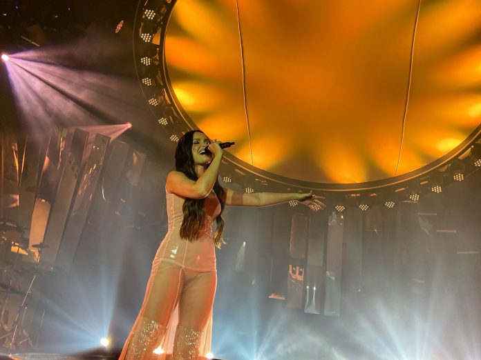 Show de Juliette em João Pessoa faz público diverso cantar de Marília Mendonça a Gilberto Gil