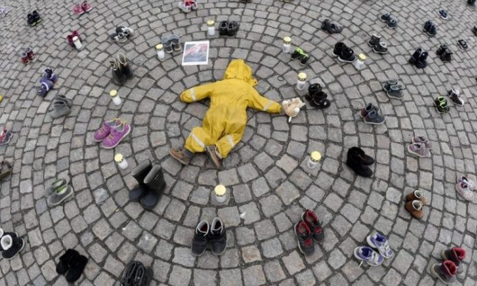 Cerca de 142 crianças já morreram na Ucrânia por causa da guerra, diz Unicef