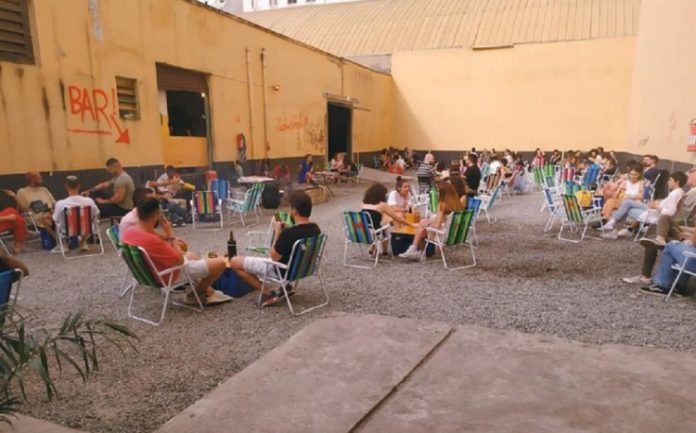 Bares podem vetar a entrada de crianças acompanhadas dos pais? Entenda a polêmica