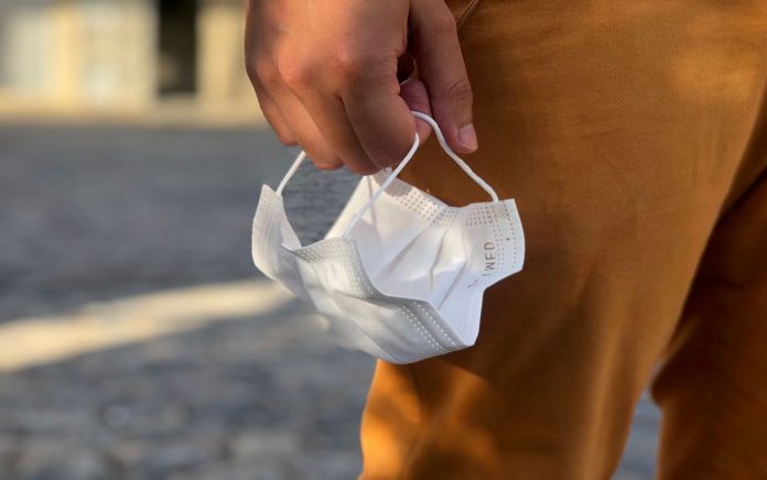 Escolas estaduais da PB devem manter recomendação pelo uso de máscaras, diz secretário