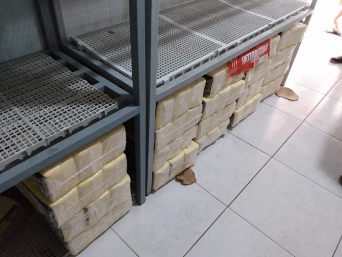 Mais de 480kg de queijo muçarela vendidos sem certificação são apreendidos, em Campina Grande