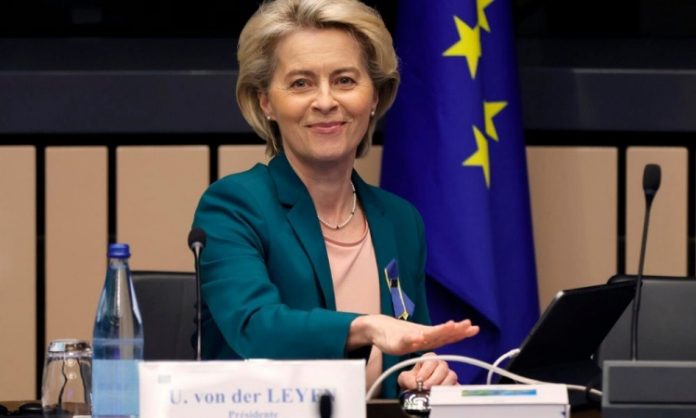 UE quer proibir compra de carvão da Rússia e fechar portos a seus navios