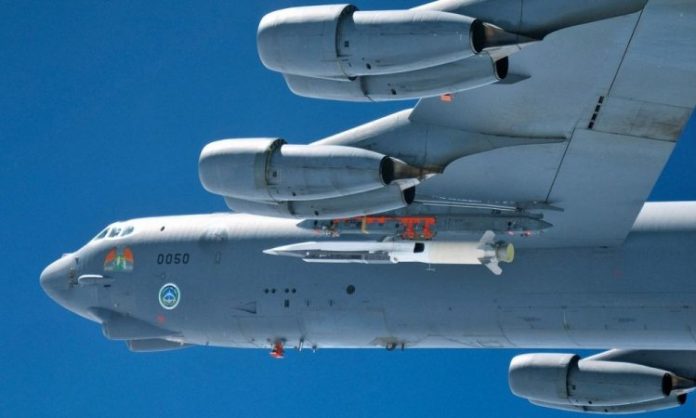 China acusa EUA de corrida armamentista com míssil hipersônico