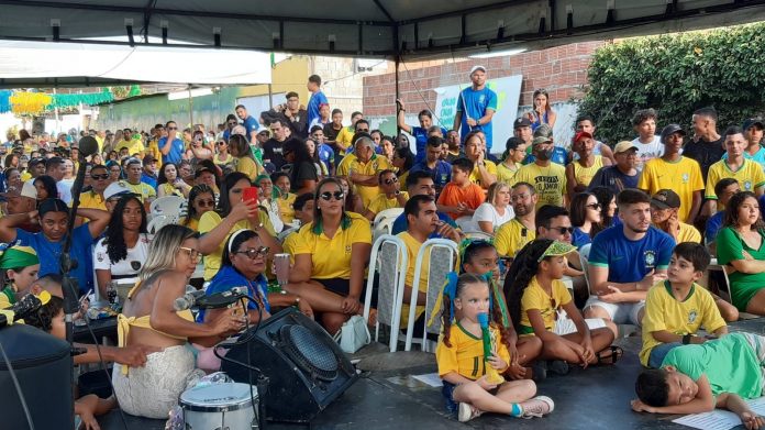 ‘Rua da Copa’ na Grande Natal faz festa para acompanhar vitória do Brasil; veja fotos