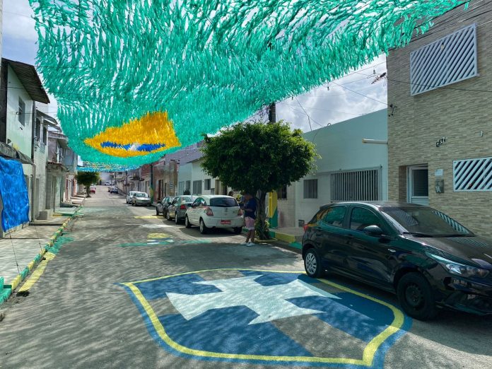 Em clima de Copa do Mundo, ruas de Natal são decoradas de verde e amarelo: ‘O hexa vem’