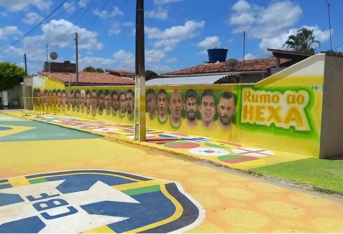 Mural com rostos dos jogadores da seleção brasileira atrai turistas a cidade da Grande Natal: ‘Virou a Rua da Copa’