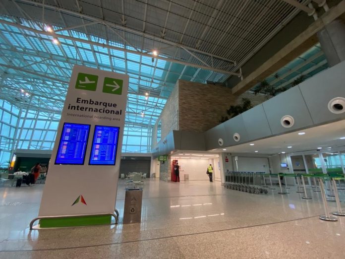 Passageiro morre após passar mal em voo para Lisboa e avião fazer pouso de emergência no Aeroporto de Natal