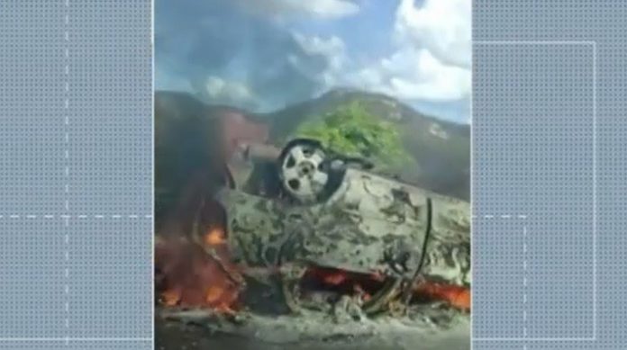 Carro capota e pega fogo na BR-427 no RN