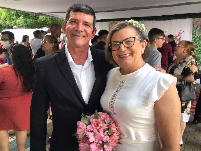 Casal se reencontra após 30 anos e oficializa união em casamento comunitário na Grande Natal: ‘Guardamos esse amor num baú’