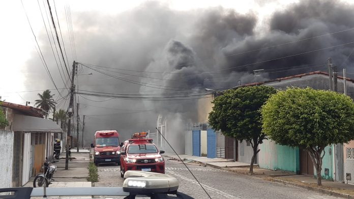 Incêndio destrói fábrica de fogos de artifício e deixa feridos na Grande Natal