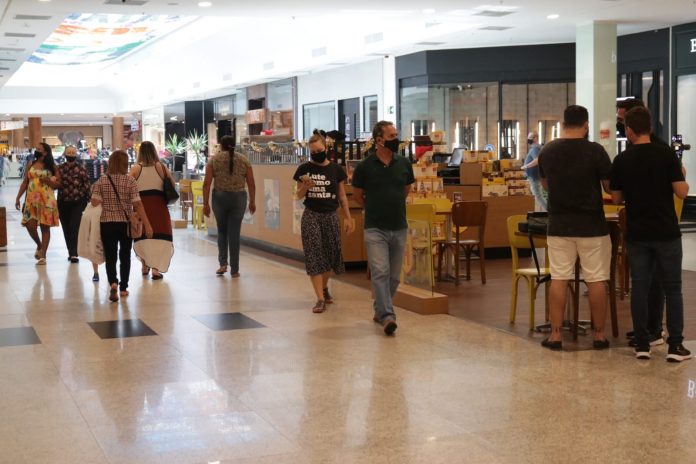 Mercado potiguar tem aumento na oferta de vagas temporárias para o fim de ano; crescimento no Brasil deve chegar a 15%