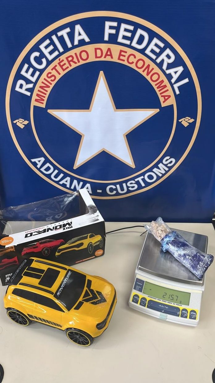 Receita Federal apreende droga encontrada dentro de carrinho de brinquedo em transportadora de Natal; VÍDEO