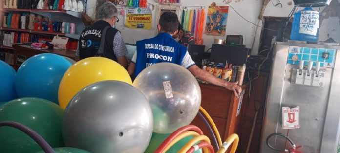 Fiscalização de fim de ano apreende 71 brinquedos irregulares e autua estabelecimentos em Natal