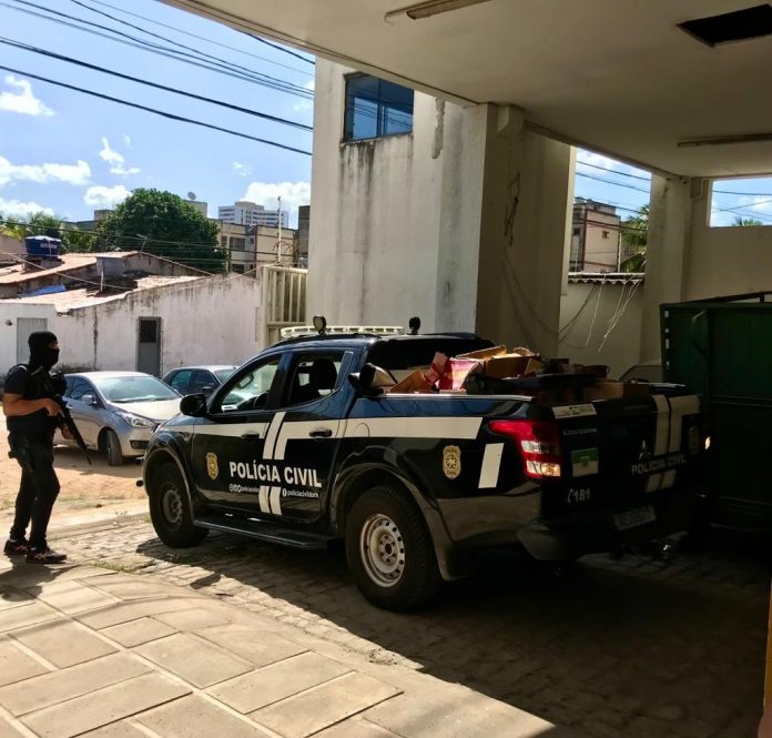Polícia prende dois suspeitos com 20 quilos de maconha, cocaína e 500 garrafas de uísque irregulares em Natal