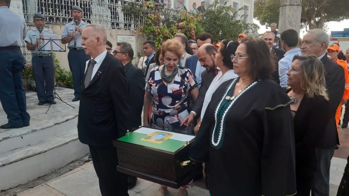 120 anos após explosão do dirigível Pax em Paris, restos mortais de Augusto Severo chegam ao RN