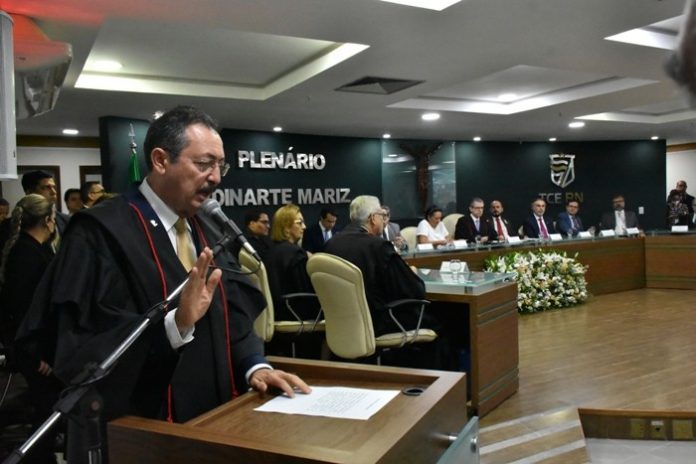 Conselheiro Gilberto Jales toma posse como presidente do TCE-RN para biênio 2023-2024