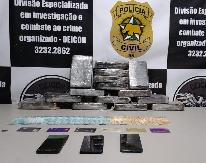Polícia apreende meio milhão de reais em cocaína e prende três pessoas em Natal
