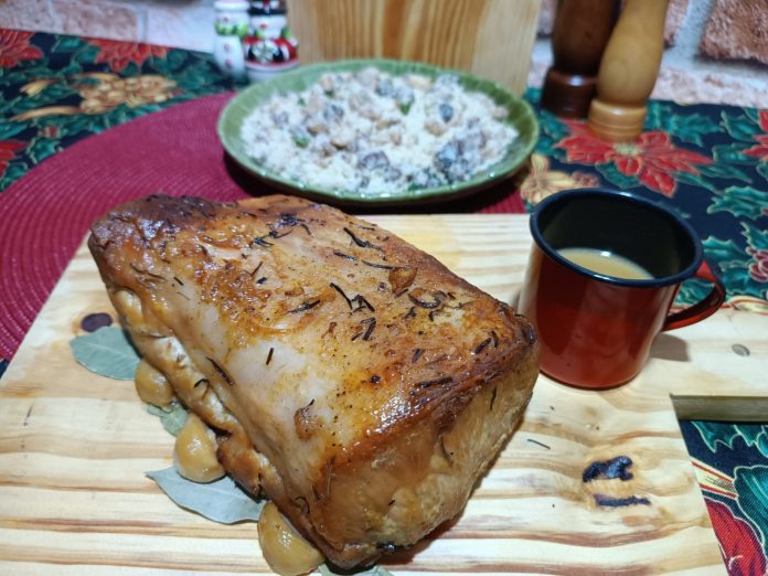 Aprenda receita de pernil suíno com farofa de abacaxi e bacon