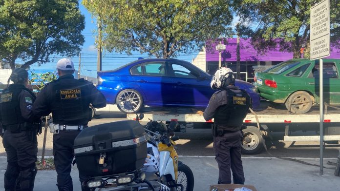 Em Natal, polícia apreende BMW usada em ‘rachas’ e que viralizou após invadir canteiro de avenida há quatro meses