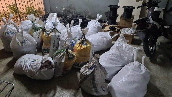 Polícia localiza uma tonelada em cabos de cobre e fibra ótica furtados e prende dois suspeitos de receptação em flagrante no RN