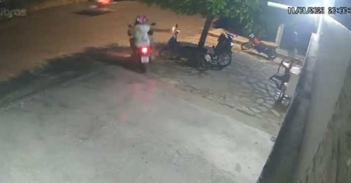 Vídeo mostra crime: mulher morre após ser atingida com tiro nas costas em Mossoró