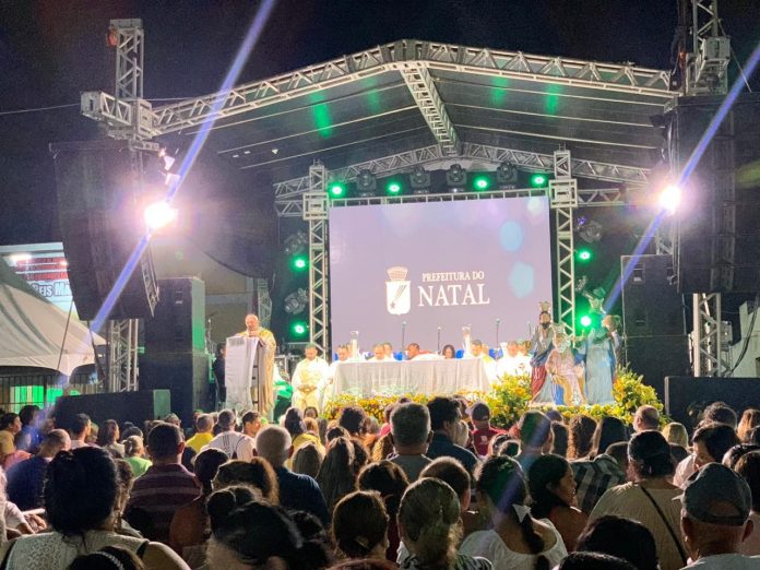 FOTOS: Fiéis celebram Dia de Santos Reis em Natal