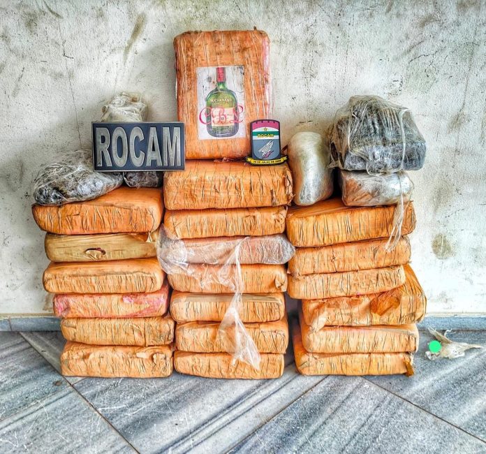 Polícia apreende tabletes de droga enterrados em terreno na Zona Sul de Natal