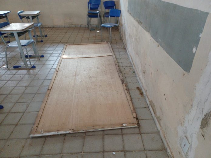 VÍDEO: Vândalos invadem escola, quebram equipamentos e fogem sem levar nada no interior do RN