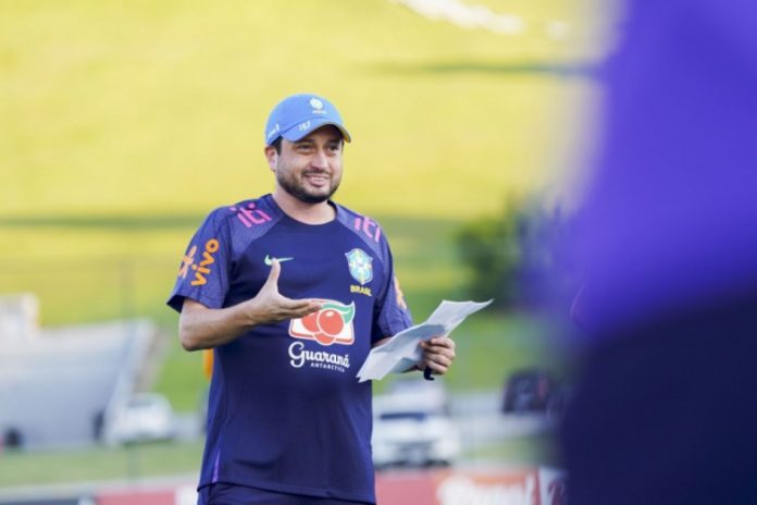 Arthur Elias pede atenção à seleção feminina com a Nigéria nas Olimpíadas: ‘Forte e veloz’