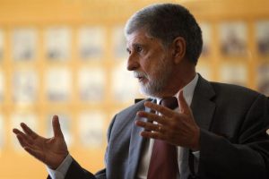 Celso Amorim diz que eleição na Venezuela tem que ter transparência e evita endossar relato de fraude