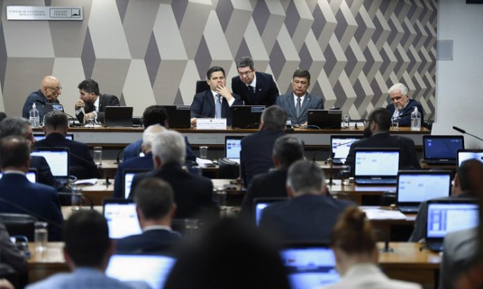 CCJ do Senado adia votação da PEC do marco temporal após pedido de vista coletiva