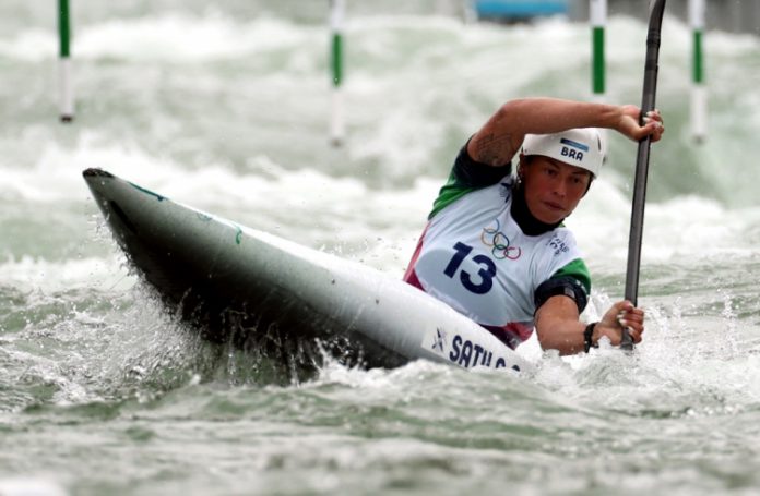 Ana Sátila, da canoagem, avança para as semifinais do slalom nas Olimpíadas 2024
