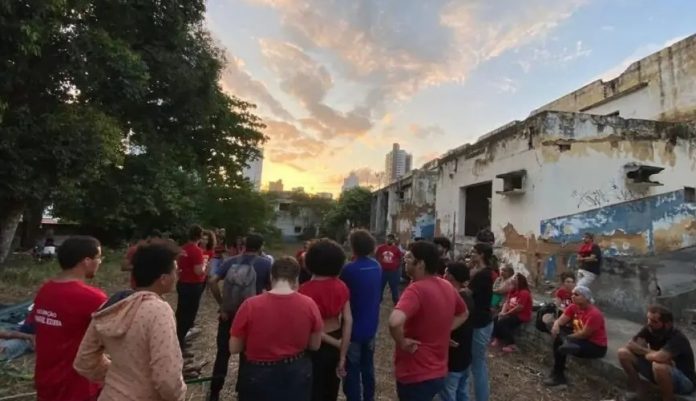 Justiça permite que invasores fiquem mais 30 dias em imóvel privado; ação completará 6 meses