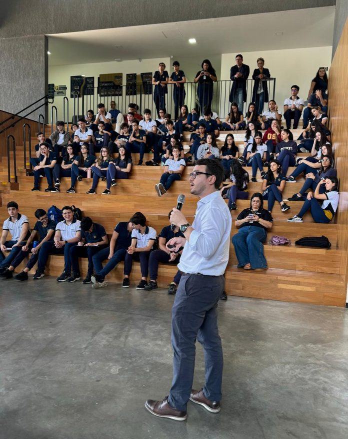 Em exposição, estudantes dos ensinos fundamental e médio abordam uso da Inteligência Artificial