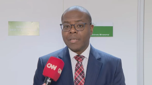 Redes sociais viraram problema de saúde pública e precisam de regulamentação, diz ministro de Lula