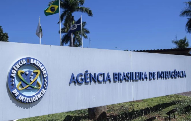 PF cumpre mandados de prisão e de busca e apreensão contra ex-servidores da Abin e influenciadores do chamado “gabinete do ódio” por espionagem ilegal