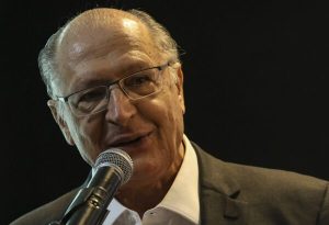 Alckmin: Ruim não é colocar comida na cesta básica, e sim tirar armas do imposto seletivo
