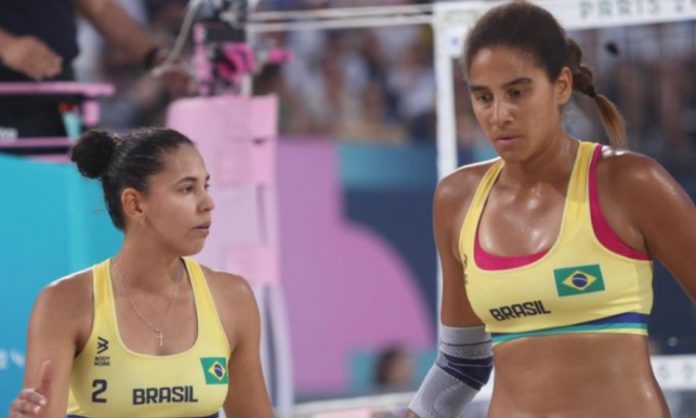 Vôlei de praia: Ana Patrícia e Duda vencem mais uma e avançam para as oitavas