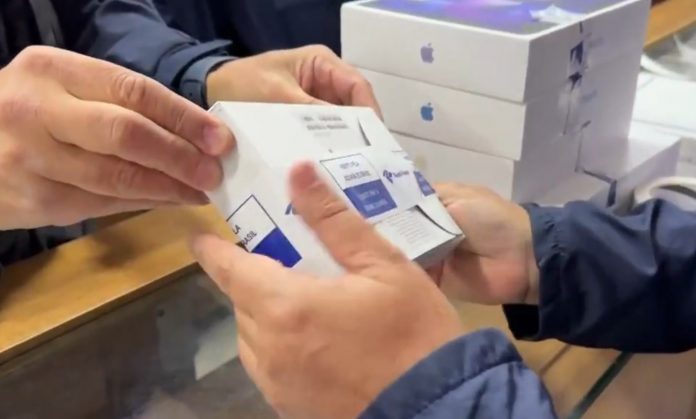 PF e Receita Federal cumprem mandados de busca e apreensão em Natal em operação contra importação ilegal de celulares