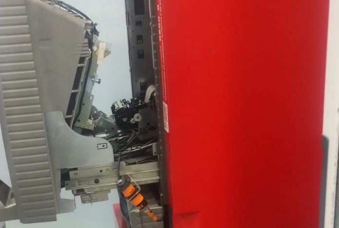 Homens invadem farmácia em João Pessoa, danificam caixa eletrônico, mas fogem sem levar dinheiro