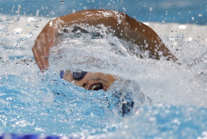 Mafê piora marca e cai nas semifinais dos 200m livre na natação olímpica