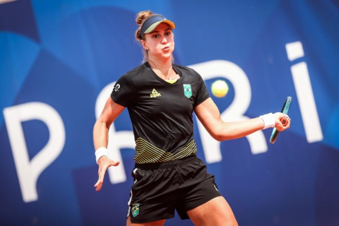 Bia Haddad derrota tenista da casa em sua estreia na Olimpíada