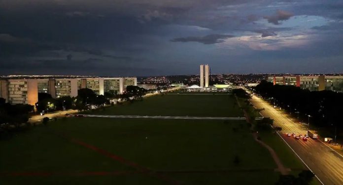 Governo oficializa bloqueio de R$ 15 bilhões no Orçamento; decreto com detalhamento será publicado no dia 30 de julho