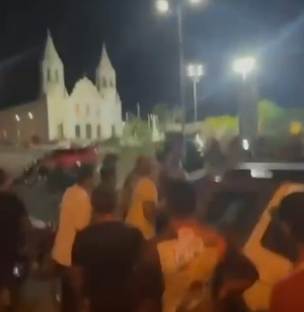 Mulher é morta a facadas em praça no interior do RN; companheiro é preso suspeito do crime