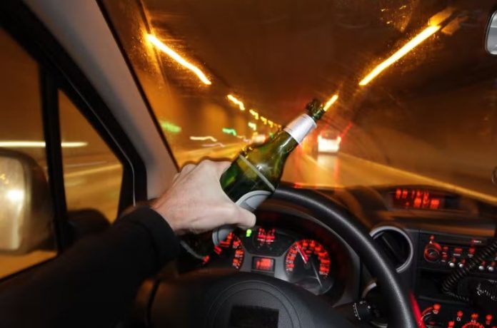 Adultos entre 35 e 54 anos causam mais acidentes embriagados ao volante, diz pesquisa