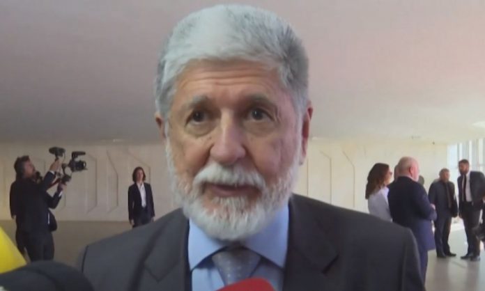 Celso Amorim chega à Venezuela para acompanhar eleições presidenciais em meio aumento das tensões