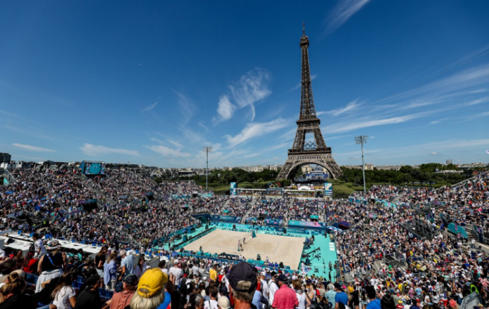 Evandro e Arthur derrotam austríacos por 2 sets a 0 no entardecer parisiense